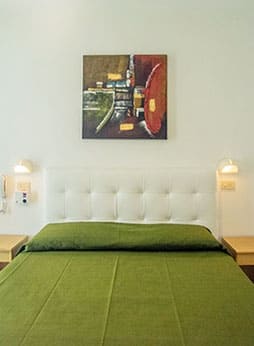 hotel pinarella letto verde