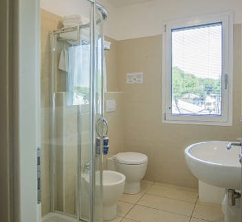 hotel pinarella bagno camera