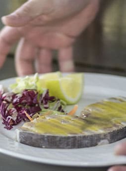 matteo pinarella piatto di pesce insalata